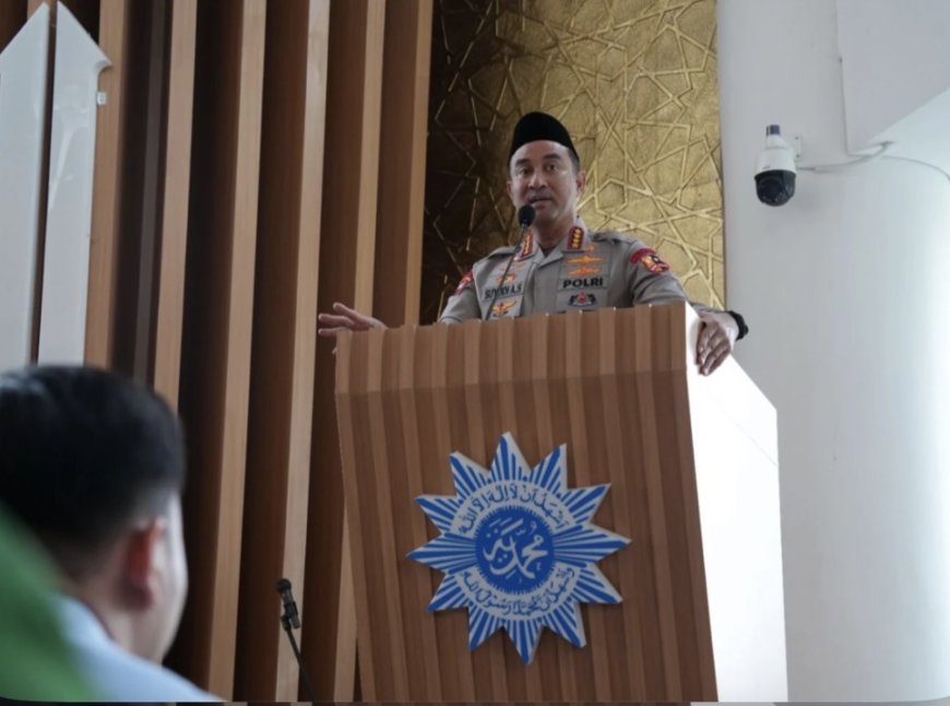 Sampaikan Kultum di Masjid At-Tanwir, Kapolri Ajak Muhammadiyah Berantas Narkoba Demi Indonesia Emas 2045