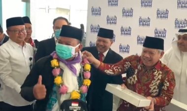 Tiba Perdana, Jemaah Haji Kloter Pertama Embarkasi Solo Telah Mendarat di Madinah