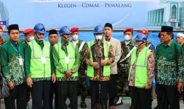 Letakkan Batu Pertama Pembangunan Masjid Hajjah Rutiyah, Begini Pesan Haedar Nashir