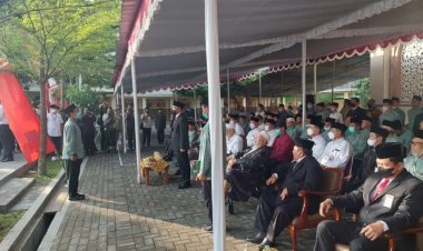 Peringati HUT Kemerdekaan RI ke-77, Muhadjir Effendy Pimpin Upacara di Pondok Pesantren Al Mukmin Ngruki