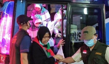 Tiba di Tanah Air, Bupati Bekasi Sebut Seluruh Jemaah Haji Sehat dan Prima
