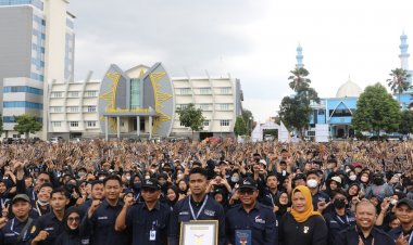 Mahasiswa Baru UMP Pecahkan Rekor MURI Pagelaran Lagu dan Iringan Musik Kentongan Terbanyak