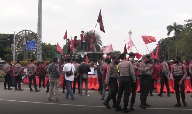 Ratusan Kader IMM Aksi Tolak Kenaikan Harga BBM