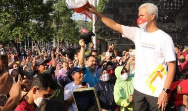 Ganjar Pranowo Lepas Jalan Sehat se-Jawa Tengah