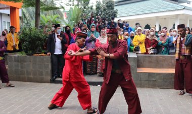 Kedatangan Ratusan Mahasiswa PPM di UMJ Disambut Palang Pintu