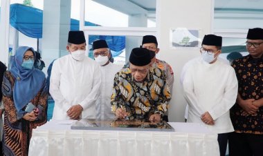Haedar Nashir Resmikan Masjid Husnul Khatimah
