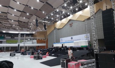 Dekorasi Panggung Muktamar Muhammadiyah ke-48 Lagi Dipasang, Pengerjaannya Sudah Sampai Mana?