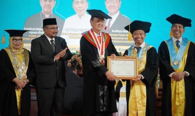 Haedar Nashir Sampaikan Selamat kepada Sudibyo Markus Atas Penganugerahan Gelar Doktor HC dari UIN Sunan Kalijaga Yogyakarta