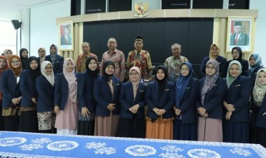 Puluhan Dosen dan Tekdik Baru UMS Terima SK Pengangkatan