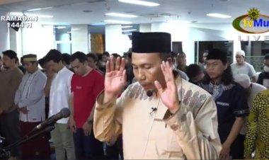Masjid At-Tanwir Gelar Salat Tarawih Perdana dengan Formasi 4-4-3