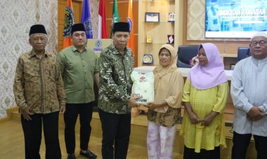 UMSU Bagikan Ratusan Bingkisan Ramadan kepada Masyarakat Sekitar Kampus