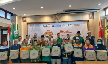 Lazismu DIY Berikan Kado Ramadan kepada 'Driver' AmbulanMu