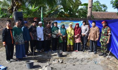 Salmah Orbayinah Lakukan Peletakan Batu Pertama PAUD Terpadu ‘Aisyiyah Bagelen Purworejo