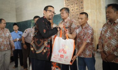 Lazismu Bagikan Sembako kepada Karyawan UMS dan Guru TK ABA ‘Aisyiyah