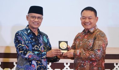 Haedar Nashir Hadiri Launching dan Bedah Buku Karya Jendral Dudung Abdurachman di UAD