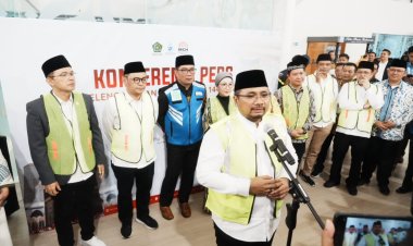 Menag Lepas Keberangkatan Jemaah Haji Kloter Pertama dari Embarkasi Kertajati