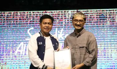 Rektor UMP Terima Penghargaan Tokoh Peduli Musisi dan Pegiat Seni