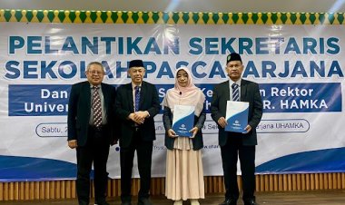 Rektor Uhamka Lantik Sekretaris Sekolah Pascasarjana dan Serahkan SK Kaprodi S2 dan S3 Bahasa Indonesia