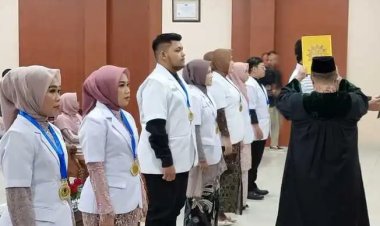 Fakultas Kedokteran UMSU Gelar Yudisium dan Sumpah 8 Dokter Baru