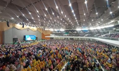Ustaz Adi Hidayat Kembali Memukau Ribuan Jamaah dalam Tabligh Akbar di UMS