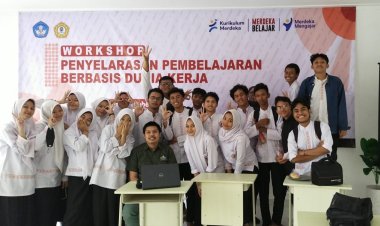 Jurnalis tvMu Fachri Septian Berikan Pelatihan Penulisan Naskah Berita Online di SMK Muhammadiyah 3 Tangsel