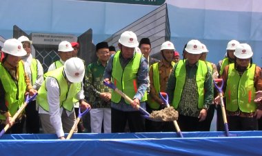UMBARA Bangun Gedung Utama, Muhadjir Effendy  dan Abdul Mu’ti Lakukan Peletakan Batu Pertama