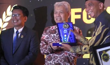 Rektor Uhamka Dapat Penghargaan Tokoh Pendidikan Inspiratif dari FGM DKI Jakarta