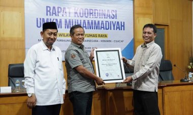 Rektor UMP Dianugerahi Perintis Pertama Kampus Perguruan Tinggi Ramah UMKM di Indonesia