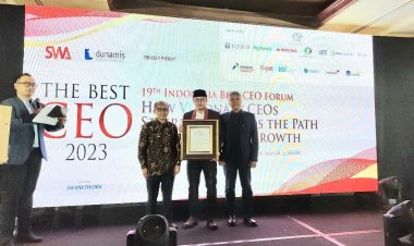 CEO Suara Muhammadiyah Deni Asy’ari Raih Penghargaan The Best CEO 2023 Versi Majalah SWA