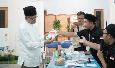 Haedar Nashir Gunakan Hak Pilih di TPS 12 Kampung Rukeman Bantul