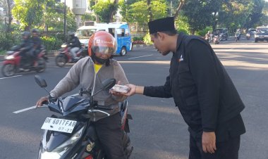 Lazismu Pusat Tebar Takjil ke Panti Asuhan dan Pengguna Jalan di Jakarta Selatan