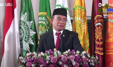 Hadiri Wisuda UMJ, Menko PMK Muhadjir Effendy Berpesan Jaga Nama Baik Almamater