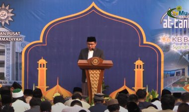 Muhadjir Effendy dan Ratusan Warga Salat Iduladha 1445 H di Kantor PP Muhammadiyah Jakarta
