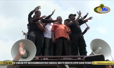 Sejumlah Elemen Masyarakat Aksi Tolak Pengesahan Revisi UU Pilkada di Gedung DPR
