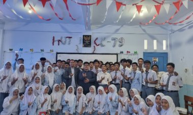 Dosen Uhamka Berikan Penguatan Literasi Melalui Teks Multimodal kepada Siswa SMA Syarif Hidayatullah Bekasi