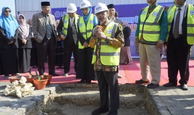 Haedar Nashir Lakukan Peletakan Batu Pertama Pembangunan Gedung Faqih Usman Building UMG