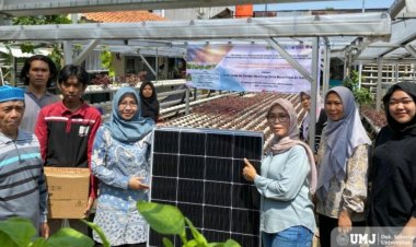 Tim PKM UMJ Serahkan Bantuan Panel Surya kepada Petani Hidroponik di Pesanggrahan