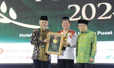 Terima Penghargaan dari IKADI, Muhammadiyah Didapuk sebagai Ormas Islam Pelopor Dakwah Rahmatan Lil ‘Alamin