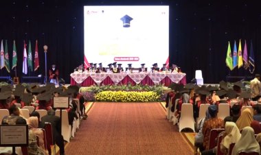 UMBARA Gelar Wisuda XI bagi 212 Lulusan