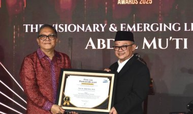 Mendikdasmen Raih Penghargaan The Visionary and Emerging Leadership di Elshinta Award 2025