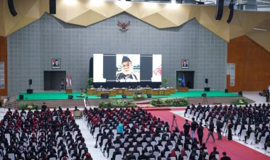 FKIP UMS Gelar Yudisium Pengukuhan dan Sumpah Profesi Guru 2025