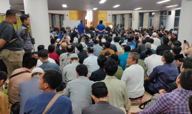 Ribuan Jamaah Antusias Ikuti Kajian Ustaz Adi Hidayat di Masjid At-Tanwir