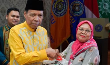 UMSU Salurkan Ratusan Bingkisan Ramadan kepada Masyarakat Sekitar Kampus