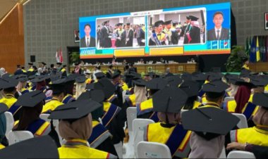UMS Gelar Wisuda Periode III Tahun Akademik 2024-2025 bagi 2.389 Lulusan