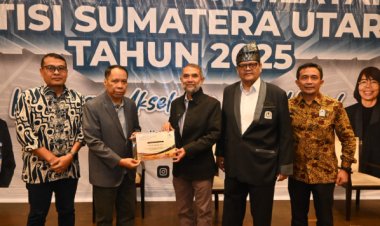 Rektor UMSU Terima Penghargaan 'Best Inspiring Leader' dari APTISI Sumut