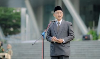 UMS Gelar Upacara Hardiknas 2025, Rektor: Esensi Pendidikan Adalah Proses Memanusiakan Manusia