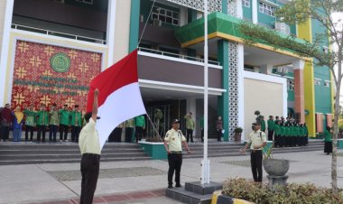 UM Palembang Gelar Upacara Peringatan Hardiknas 2025