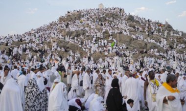 200 Ribu Lebih Jemaah Haji Indonesia Khusyu Berzikir dan Berdoa di Arafah