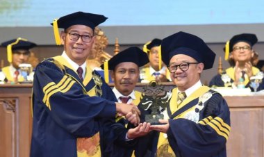 Abdul Mu’ti Raih Anugerah Konservasi 2025 dari Unnes