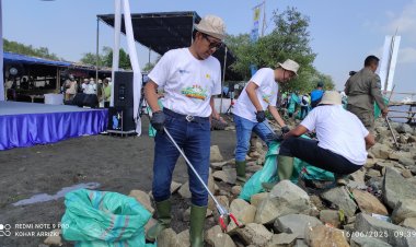 PLN UID Jakarta Raya Bersihkan Pantai Marunda, Bukti Nyata Peduli Lingkungan